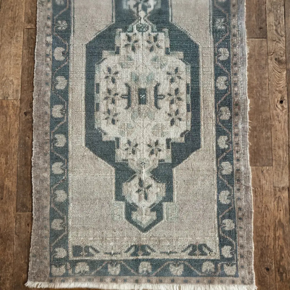 1'4 x 2'4 Ft Turkish Vintage Small Rug, Door Mat, deals Handmade Wool Bath Mat, Mini Rug, Front Mat, Entryway Rug, 1x2 Rug, Desk Mat, Decor Rug