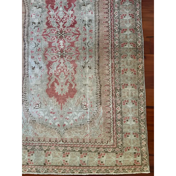 Margot 4.5’ x 6 - Medium Area Rug